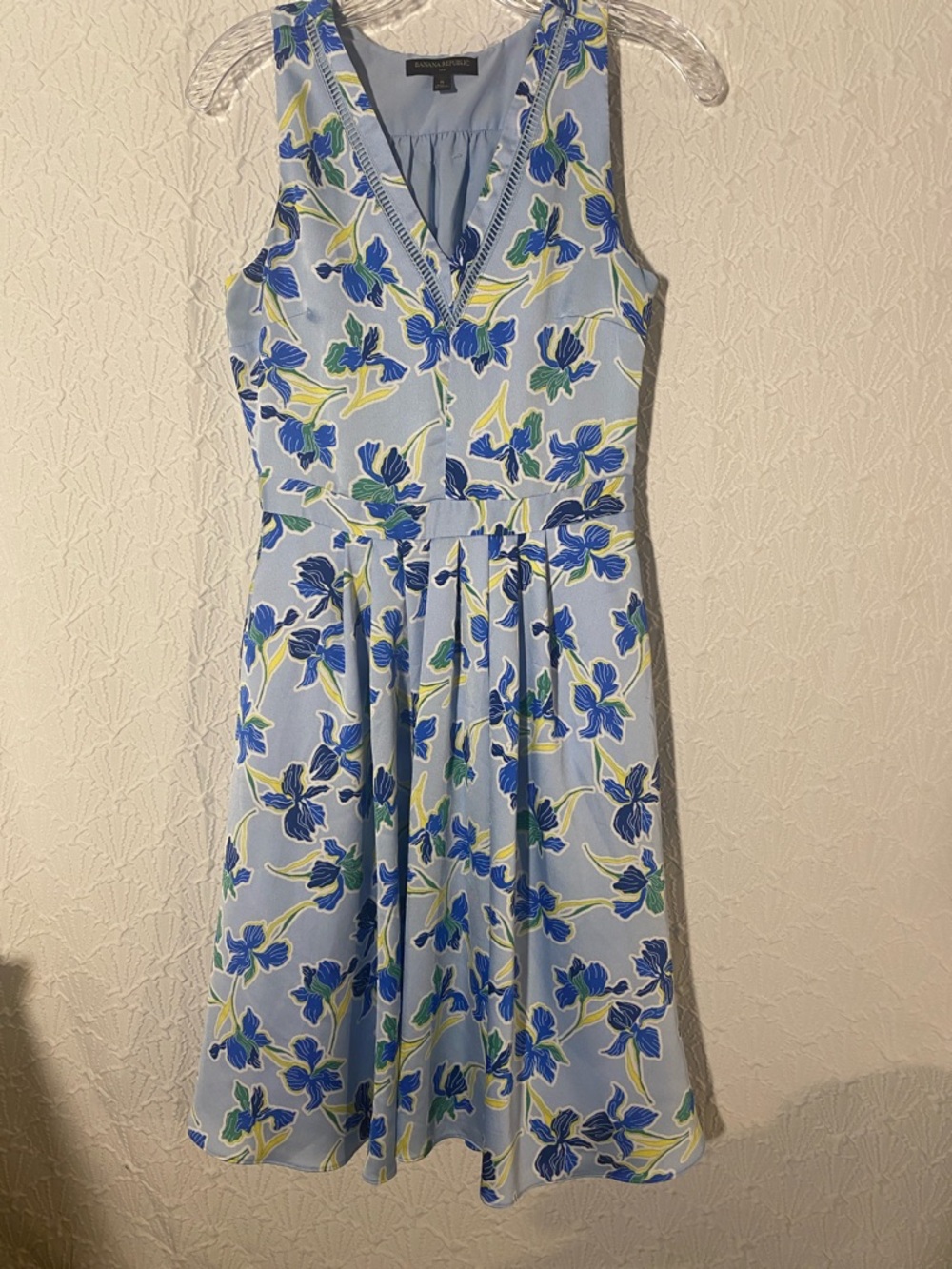 Banana Republic Light Blue Floral Midi Dress Lined Flirty Graceful Effortless
